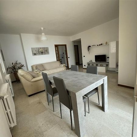 Iseolakerental - Casa Pluto Lovere Luaran gambar